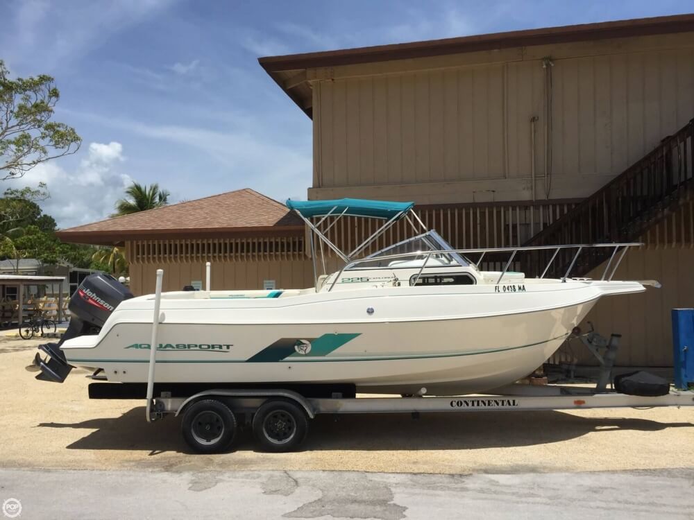 1999 Aquasport 24 Power boat for Sale in Miami, FL