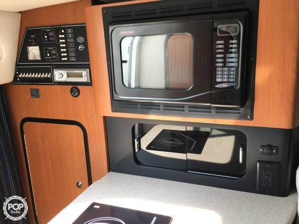 2007 Crownline 32 - Photo #12