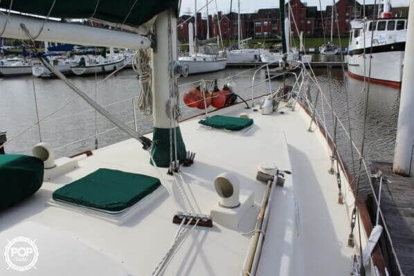 1982 Whitby Boat Works 42 - Photo #11