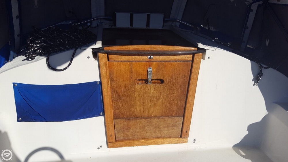 1980 C & C Yachts 34 - Photo #6