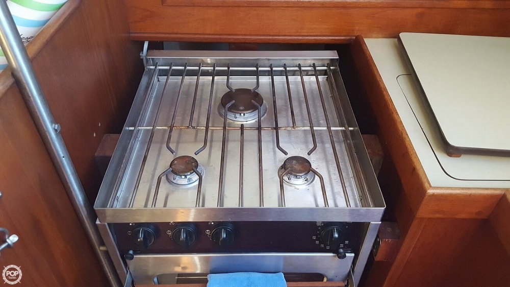 1980 C & C Yachts 34 - Photo #8