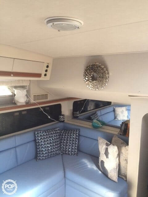 1990 Carver 38 - Photo #5