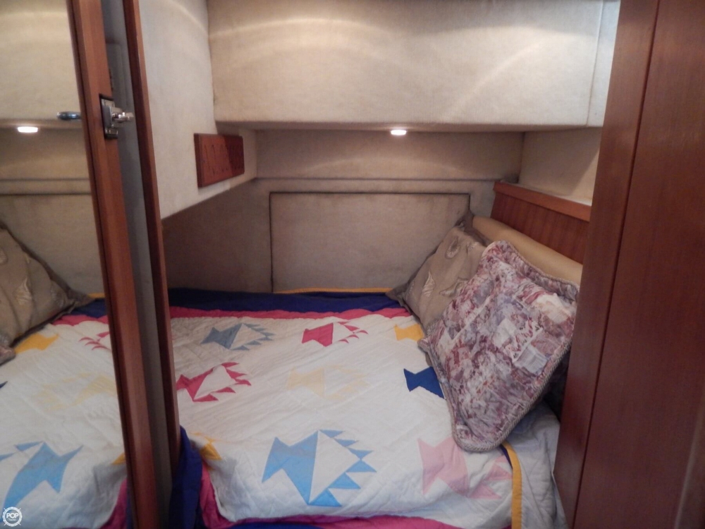 1998 Bayliner 35 - Photo #22