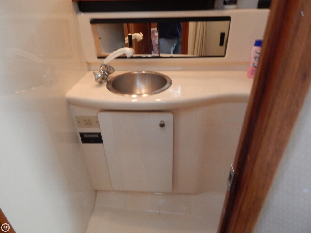 1998 Bayliner 35 - Photo #28