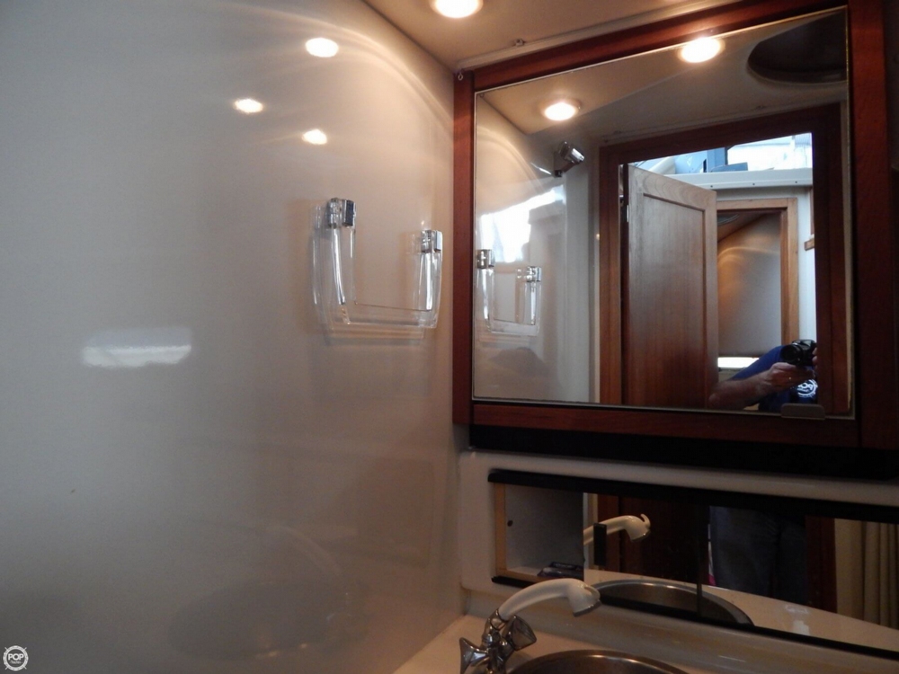 1998 Bayliner 35 - Photo #29