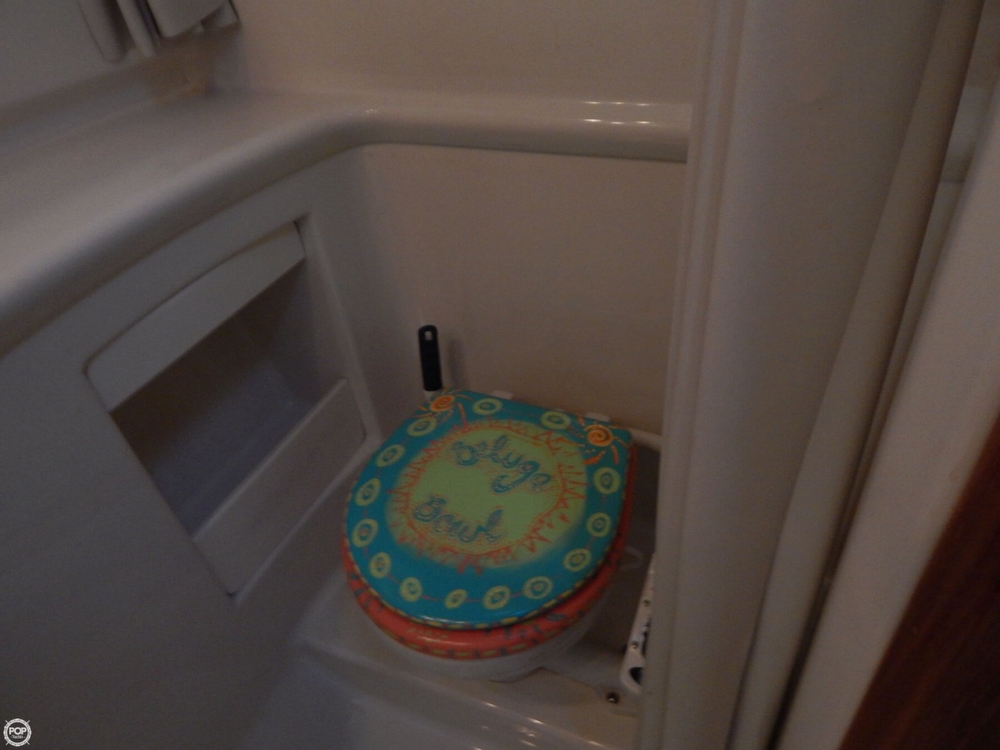 1998 Bayliner 35 - Photo #31