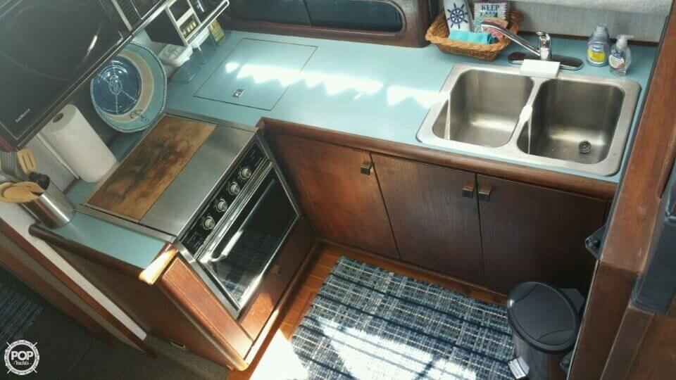 1988 Bayliner 38 - Photo #20