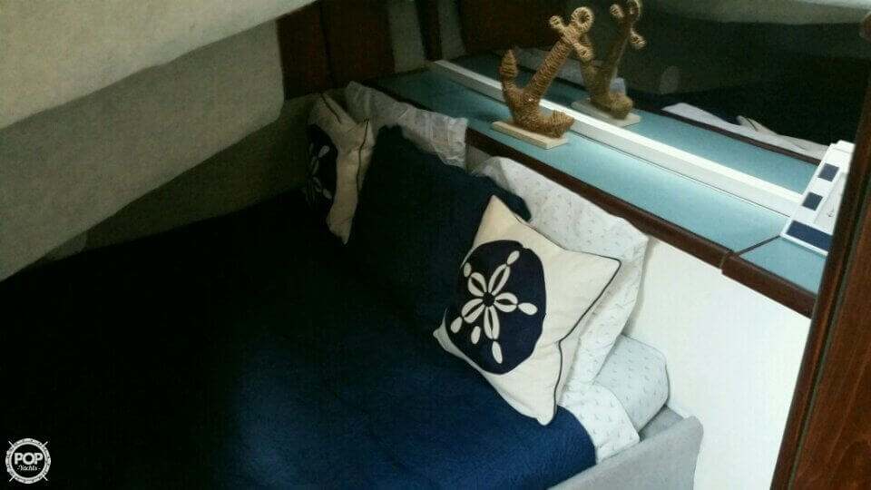 1988 Bayliner 38 - Photo #21