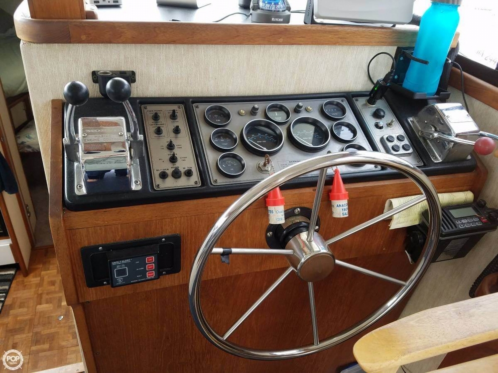 1985 Carver 32 - Photo #8