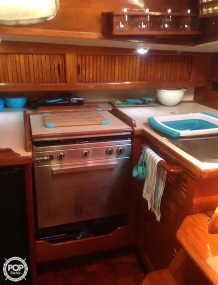 1982 Endeavor 37 - Photo #6