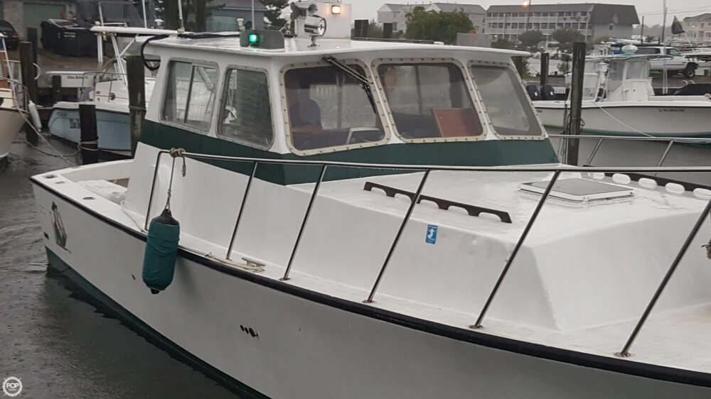 1978 Uniflite 33 - Photo #17