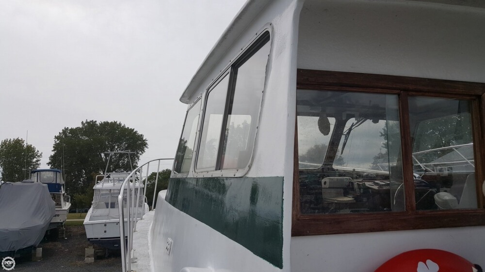 1978 Uniflite 33 - Photo #40
