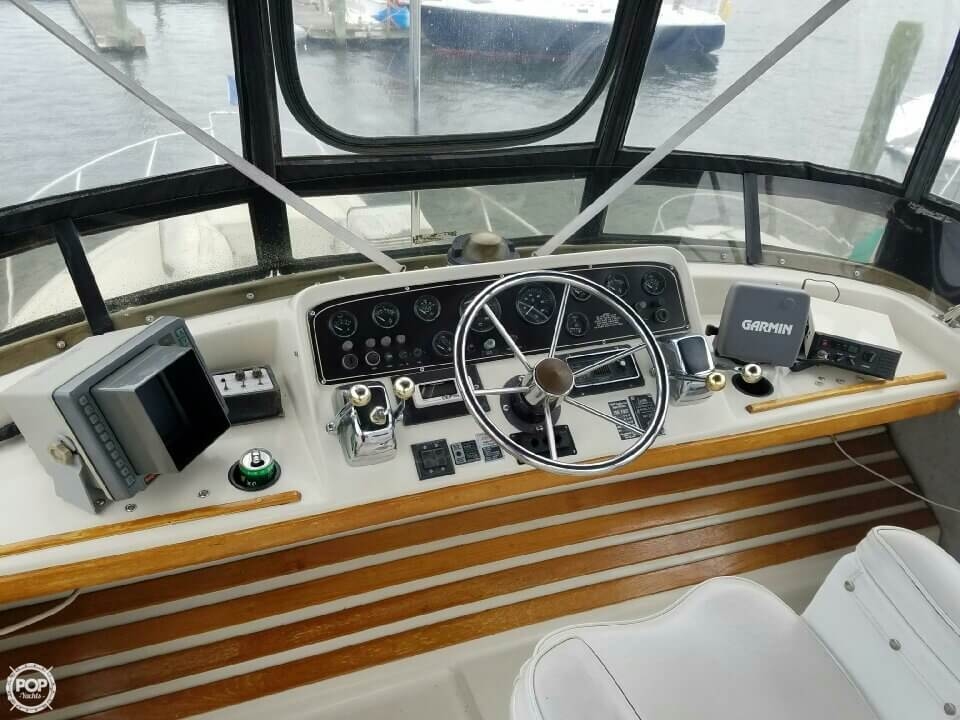 1988 Silverton 34 - Photo #5