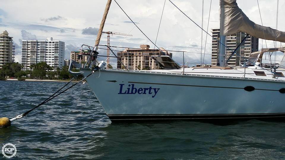 1987 Hunter 45 - Photo #2