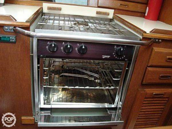 1987 Hunter 45 - Photo #4