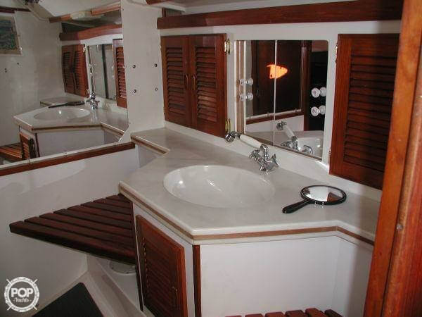 1987 Hunter 45 - Photo #5