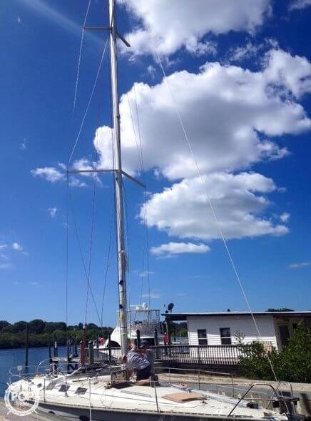 1987 Hunter 45 - Photo #8