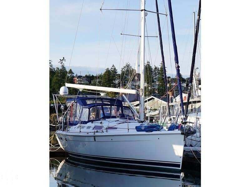 2005 Hunter 38 - Photo #1