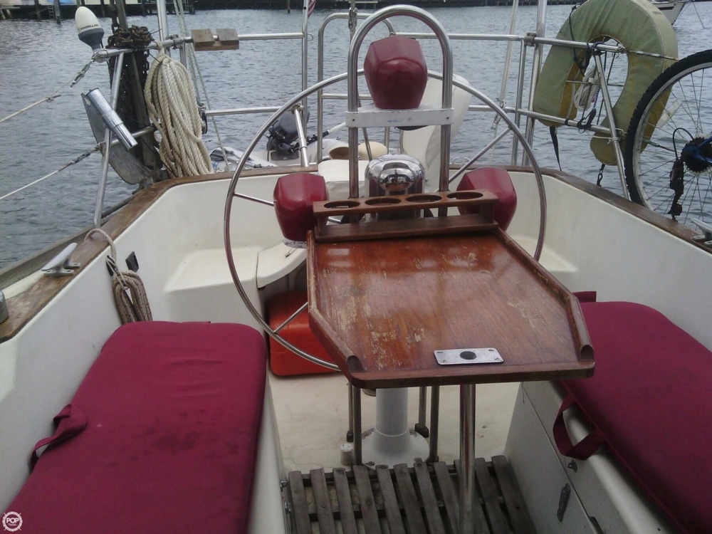1984 C & C Yachts 37 - Photo #3
