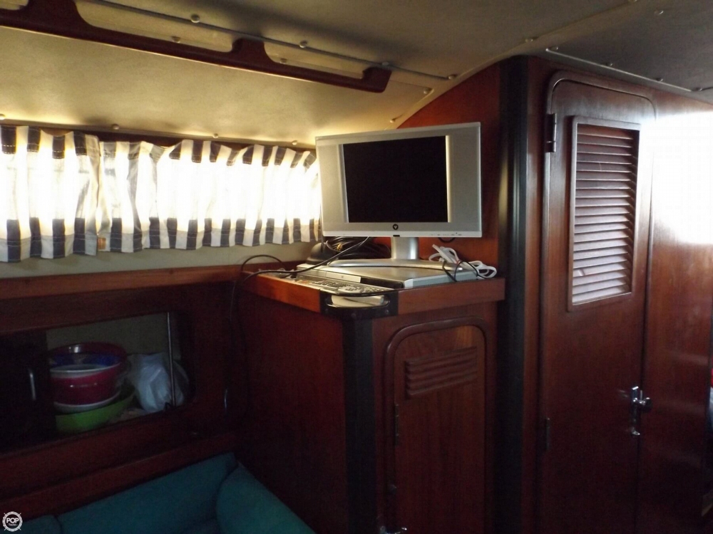 1984 C & C Yachts 37 - Photo #6