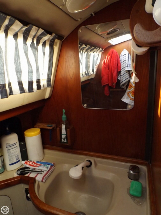 1984 C & C Yachts 37 - Photo #7