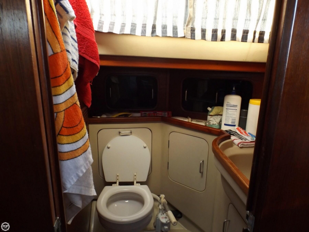 1984 C & C Yachts 37 - Photo #8