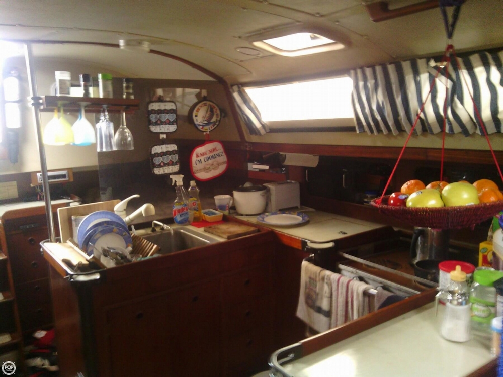 1984 C & C Yachts 37 - Photo #9