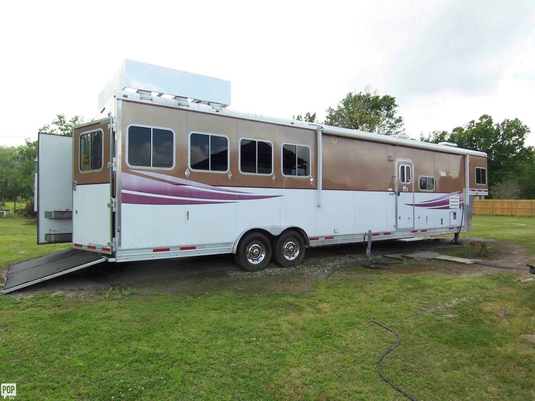 Sold Lakota Trailers 43 Grande Lq 4 Horses 6 People Rv In