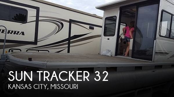 Used Pontoon Boats For Sale in Missouri by owner | 2003 Sun Tracker 32