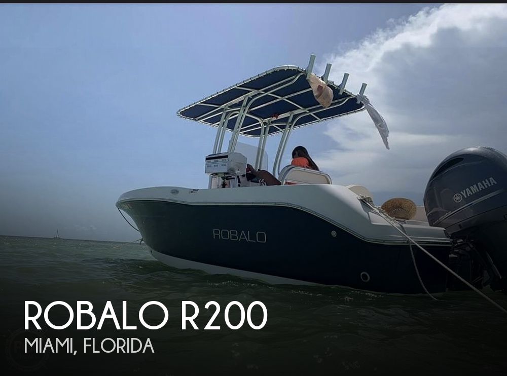2017 Robalo R200 Power boat for Sale in Miami, FL