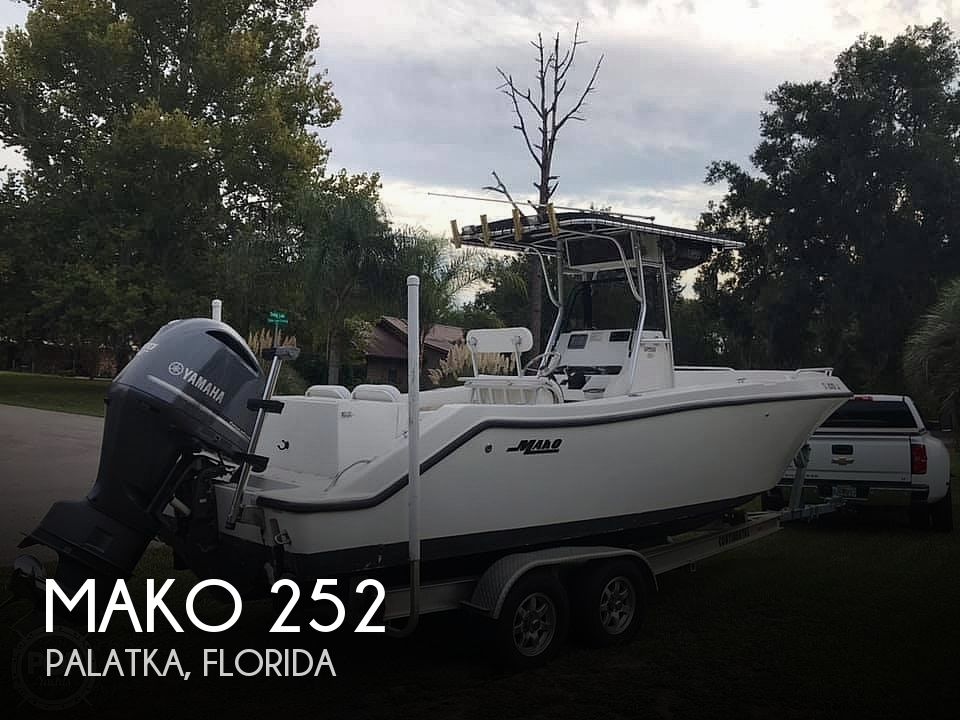 2000 Mako 252 Power boat for Sale in Palatka, FL