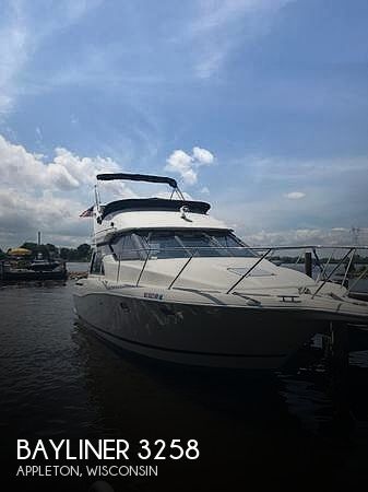Used Boats For Sale in Wausau, Wisconsin by owner | 1996 Bayliner Avanti 3258