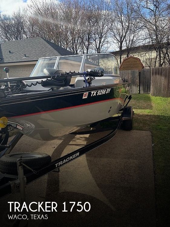 2014 Tracker Pro V Guide 1750 Wt Fishing boat for Sale in Waco, TX
