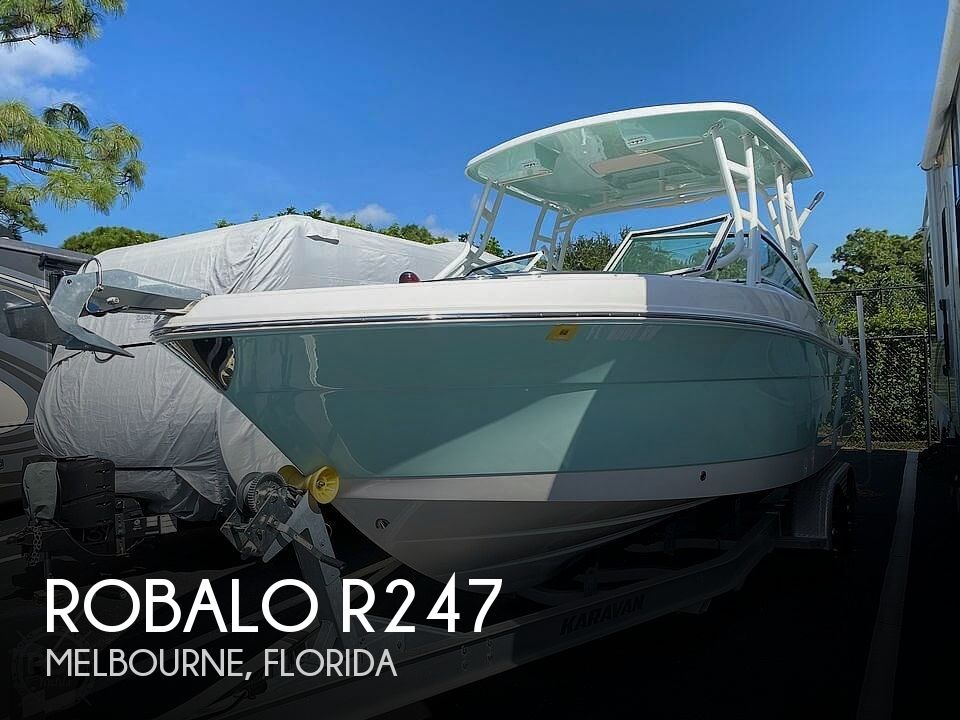 2018 Robalo R247 Power boat for Sale in Palm Shores, FL