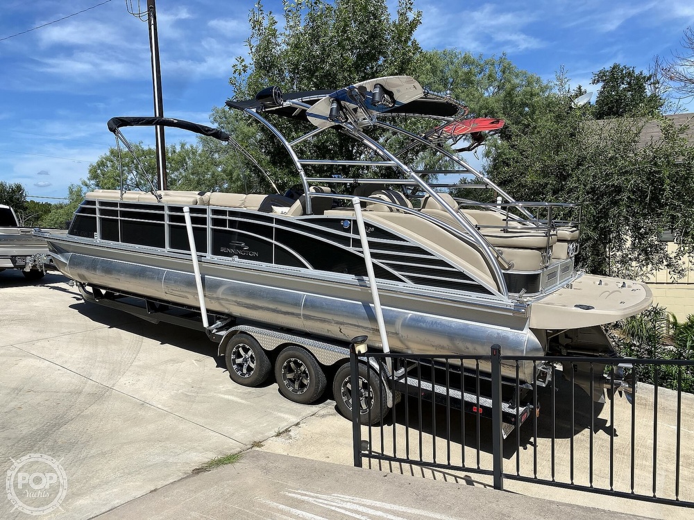 2016 Bennington Q28 Power boat for sale in Blanco, TX Used Bennington Q28 Boats For Sale by owner | 2016 Bennington Q28