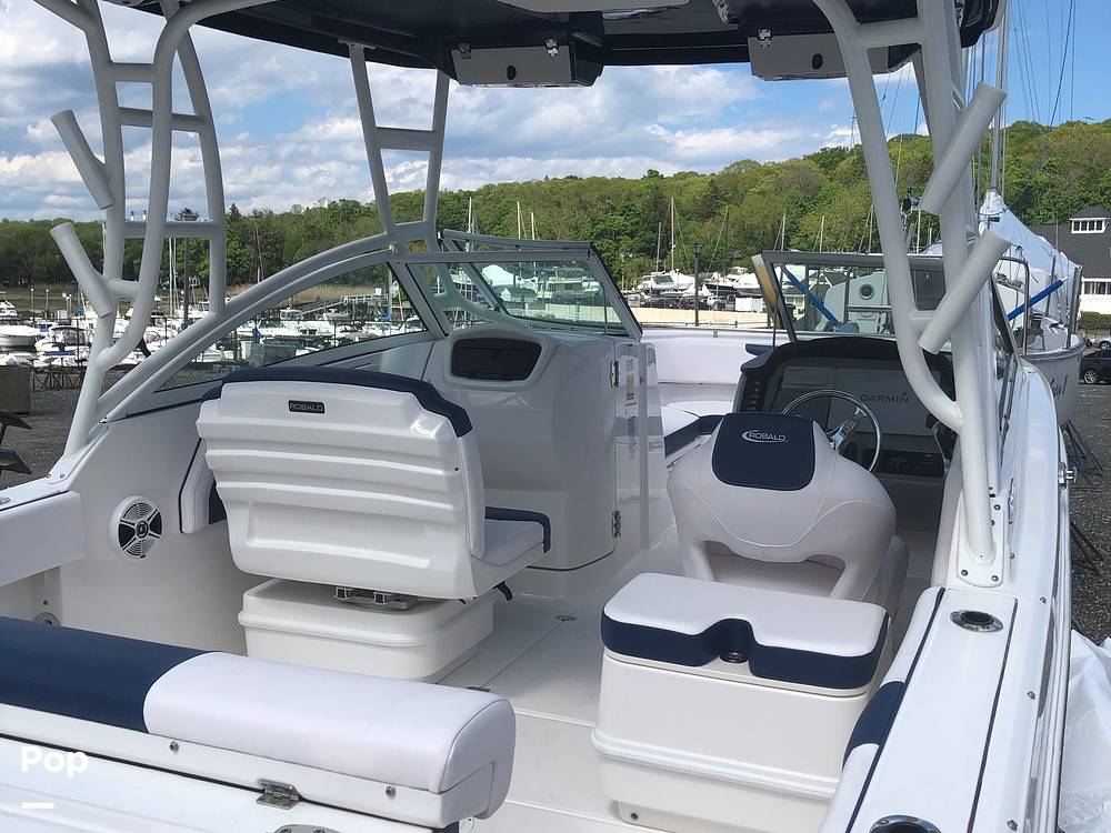 2018 Robalo boat for sale, model of the boat is R247 & Image # 14 of 23