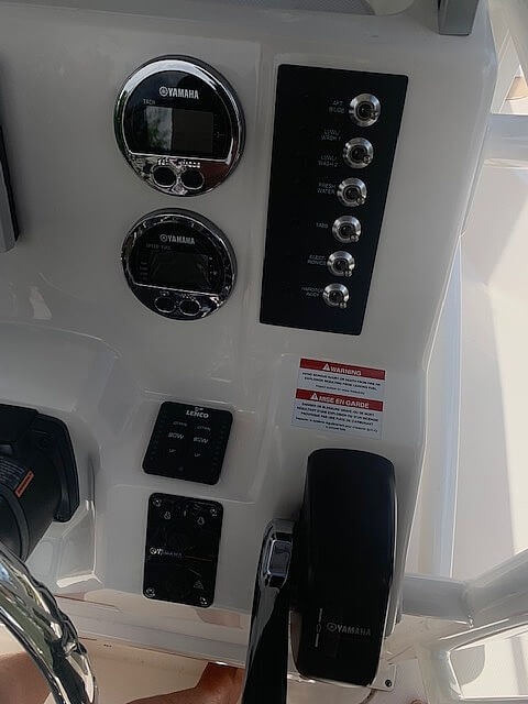 2016 Robalo boat for sale, model of the boat is 222R & Image # 22 of 26