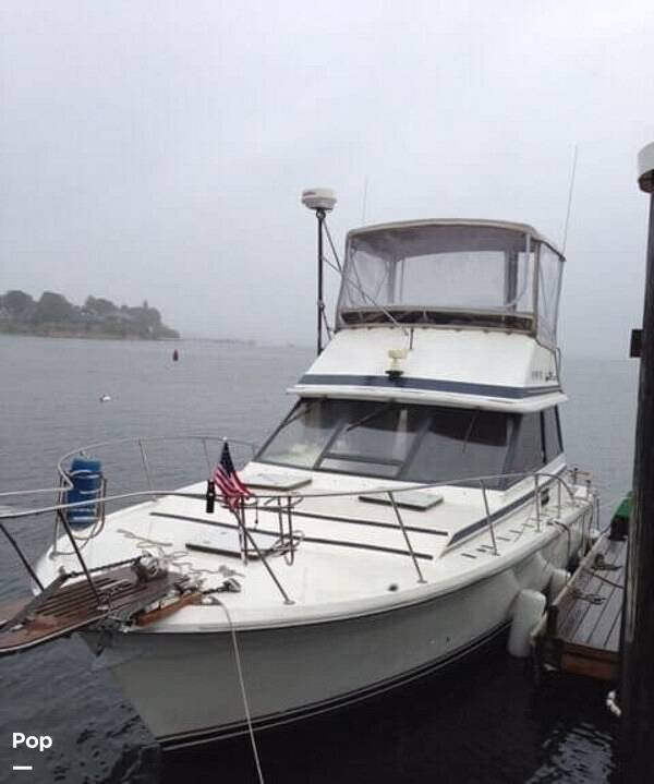 1986 Trojan F32 FLYBRIDGE Fishing boat for Sale in Vineyard Hvn, MA