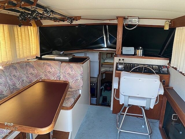 1985 Carver 3227 Convertible Motoryacht for sale in Seattle, WA Used Motoryachts For Sale in Washington by owner | 1985 Carver 3227 Convertible