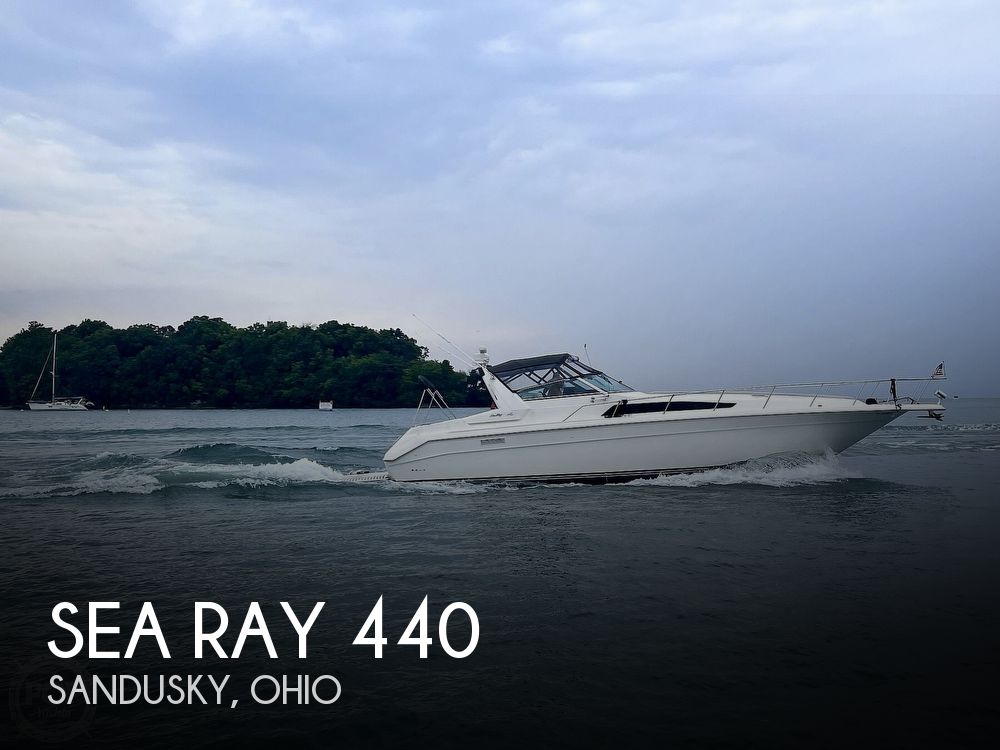 1993 Sea Ray 440 Sundancer Power boat for Sale in Sandusky, OH