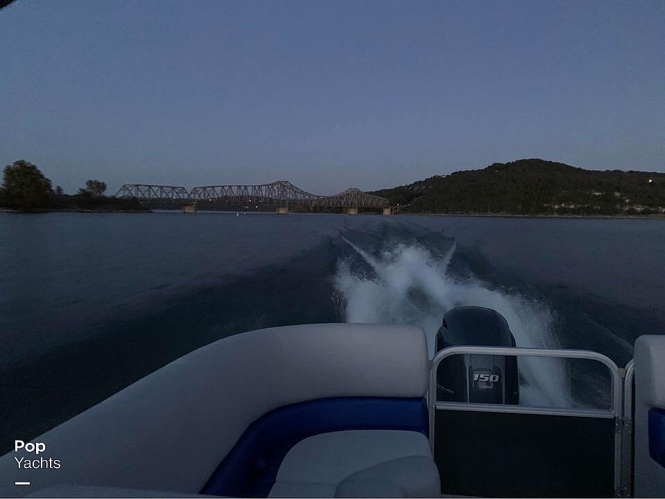 2019 SunCatcher V322RC Power boat for Sale in Marvel Cav Pk, MO