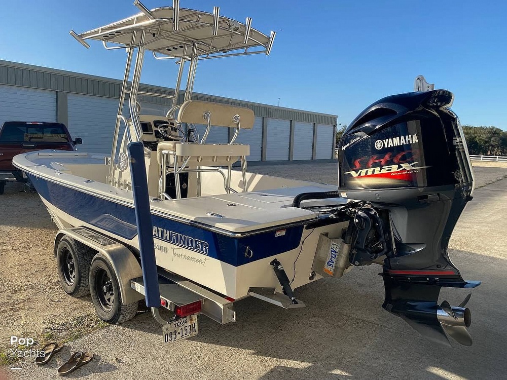 2011 Pathfinder 2400 Tournament Power boat for Sale in Rockport, TX