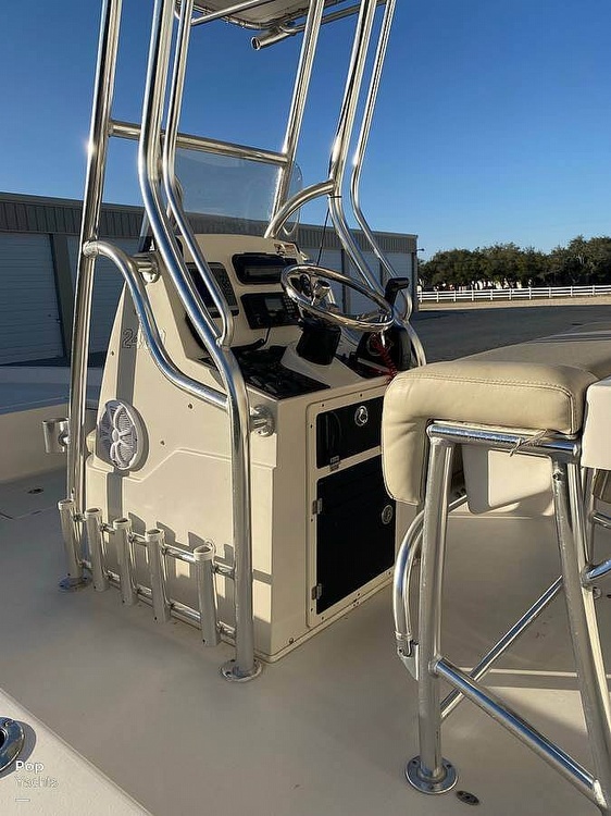 2011 Pathfinder 2400 Tournament Power boat for Sale in Rockport, TX